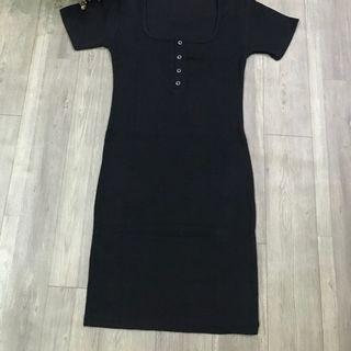 Váy body cổ vuông nút bấm quảng châu