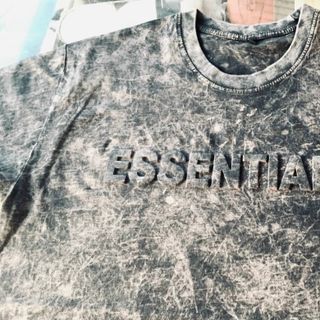 Áo thun ESSENTIALS dập nổi