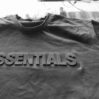 Áo thun ESSENTIALS dập nổi