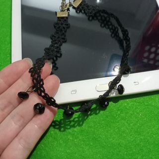 Vòng đeo cổ màu đen