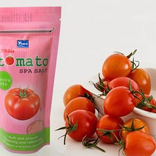 Muối tắm Yoko spa milk salt Tomato tẩy tế bào chết ngừa thâm dưỡng trắng vùng nách và bikini Thái Lan 300gr