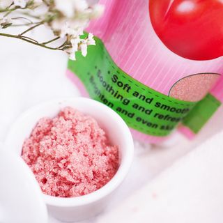 Muối tắm Yoko spa milk salt Tomato tẩy tế bào chết ngừa thâm dưỡng trắng vùng nách và bikini Thái Lan 300gr
