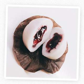 Bánh mochi Đài Loan kem lạnh Royal Family nhân việt quất ít calo 152g 4 bánh