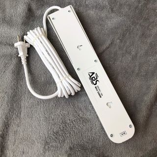 Ổ cắm Điện Quang ESK DBW104 ( Kiểu tàu siêu tốc, 4 lỗ 3 chấu,dây 2m/5m )