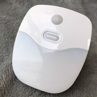 Đèn ngủ cảm biến LED Điện Quang LNL06 ( Cảm biến quang và chuyển động, ánh sáng vàng )
