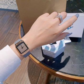 ĐỒNG HỒ GUUOU CAO SU VUÔNG XINH
