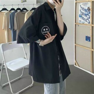 Áo khoác kaki sơ mi kiểu tay lỡ in mặt cười.