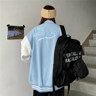 Áo khoác nỉ nút thêu chữ R trước thân sau cũng thêu form chuẩn dưới 70kg