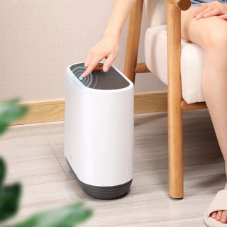 Thùng Đựng Rác Thông Minh ECOCO 10L, Nắp Đóng Mở Một Chạm Tiện Ích, Chất Liệu Nhựa Cao Cấp, Được thiết kế 2 lớp, Rất dễ vệ sinh rửa sạch dễ dàng, bẩn không bị bám và ố vàng nhựa, Tiện ích khi để trong nhà, nhà vệ sinh.