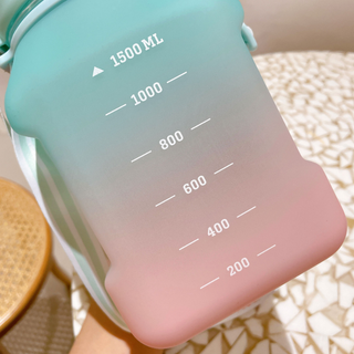 BÌNH SPORT VUÔNG ĐỤC 1500ML TẶNG CHARM VÀ STICKER