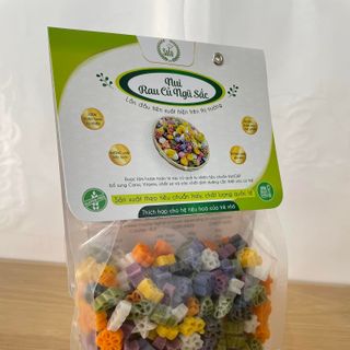 Nui rau củ ngũ sắc với thành phần nguyên liệu 100% tự nhiên