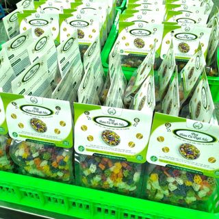Nui rau củ ngũ sắc với thành phần nguyên liệu 100% tự nhiên