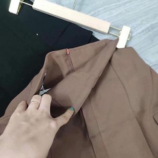 Chân váy cạp cao túi sườn , túi nắp vuông sịn