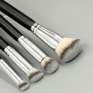 CỌ TRANG ĐIỂM ĐẦU TRÒN 170 ĐÁNH KEM NỀN ĐẦU CỌ 270 CHE KHUYẾT ĐIỂM 270 DỄ DÀNG THAO TÁC KHÔNG GÂY DỊ ỨNG