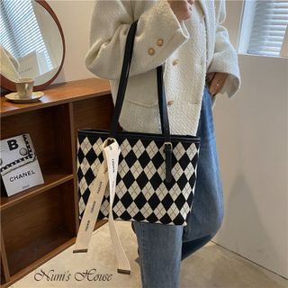 TÚI QUAI XÁCH KẺ HÌNH TRÁM CỔ ĐIỂN, ĐỰNG ĐƯỢC IPAD, MÀU SẮC NẤU, ĐEN DỄ PHỐI TRANG PHỤC