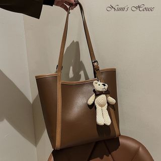 TÚI TOTE DA TRƠN TẶNG KÈM MÓC KHÓA GẤU, MÀU SẮC TRANG NHÃ ĐỰNG ĐƯỢC IPAD, PHÙ HỢP VỚI BẠN NỮ CÔNG SỞ