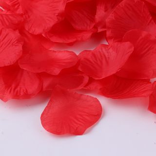 Cánh hoa hồng giả trang trí phòng cưới