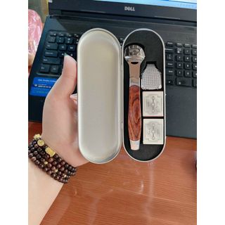 Cây chà gót chân , dụng cụ chà gót chân mài gót chân bằng tay tẩy tế bào và da chết giúp loại bỏ mọi tế bào chết để gót chân không bị thô ráp, bảo vệ sức khỏe của bạn một cách hiệu quả nhất