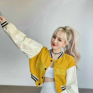 Áo khoác da lộn bomber croptop logo thêu nổi