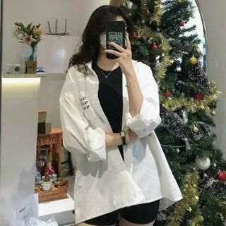 Áo khoác sơ mi nhung tăm logo thêu trên túi