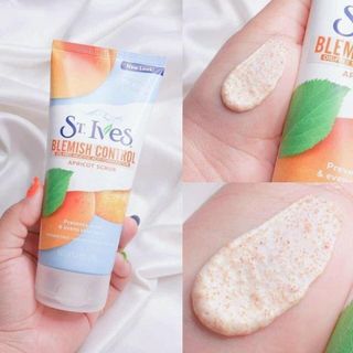 Sửa Rửa Mặt Tẩy Tế Bào Chết St.Ives Acne Control Apricot Scrub
