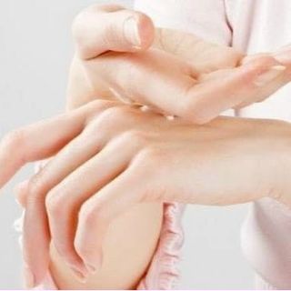 Dưỡng da tay Vaseline hồng