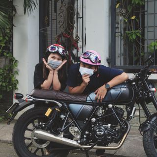 Mũ bảo hiểm nửa đầu SRT tem bò sữa tặng kèm lưỡi trai