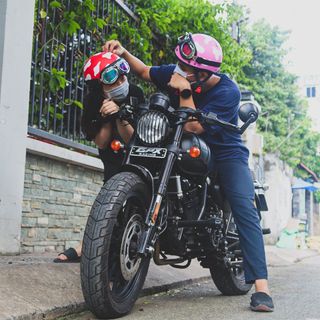 Mũ bảo hiểm nửa đầu SRT tem bò sữa tặng kèm lưỡi trai