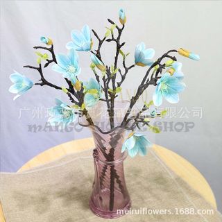 Cành hoa ngọc lan 5 bông cao su dáng cổ điển, sang trọng kèm nụ và lá.