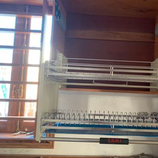 Giá bát nâng hạ taki