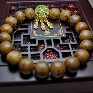 Vòng trầm hương mix cỏ ba lá