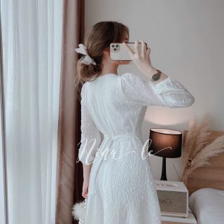 Đầm tay dài nút bọc có dây cột eo phía sau dáng dài qua gối