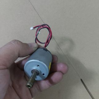 Mô tơ tháo từ máy photocopy như hình ko biết hư nên ae nguyên cứu