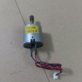 Mô tơ tháo từ máy photocopy như hình ko biết hư nên ae nguyên cứu