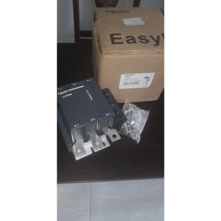 Khởi động từ LC1E250M5 Schneider 3P 250A coil 220Vac hình thật tự chụp