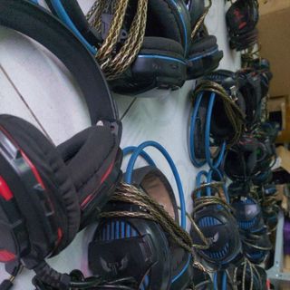 Kho headphone cũ giá rẻ, tai nghe cũ giá mềm, hàng hiệu giá hời, tai nghe, headphone có dây chính hãng đã qua sử dụng