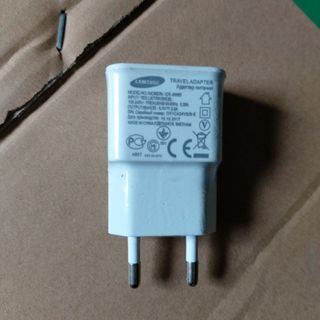 Cốc sạc 5V 1A nhỏ gọn nhẹ màu trắng tinh