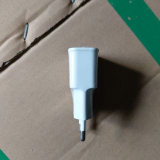 Cốc sạc 5V 1A nhỏ gọn nhẹ màu trắng tinh
