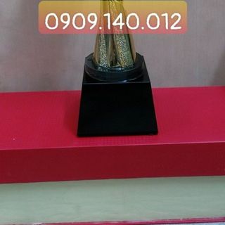 Xưởng sản xuất cúp kim loại, cúp nhựa, cúp pha lê, cúp thể thao giá rẻ