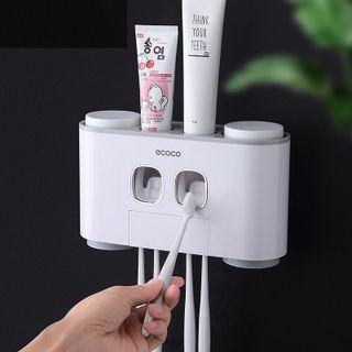 Tự động nhả kem đánh răng