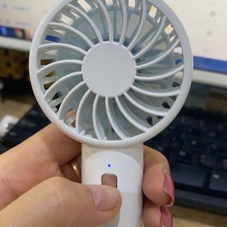 Quạt mini cầm tay 3 nấc gió