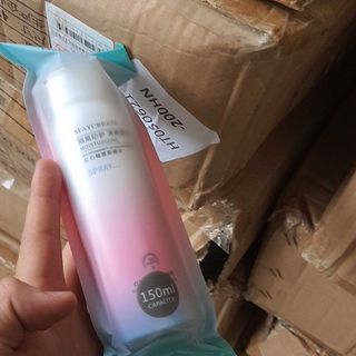Xịt Chống Nắng Trắng Da Maycreate 150ml SPF35 Whitening Sunscreen Spray UV Protection
