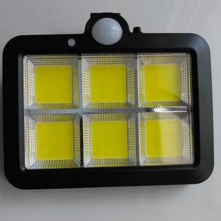 Đèn led năng lượng mặt trời loại cao cấp.