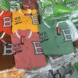 Áo khoác nỉ nút bomber croptop logo thêu chữ B