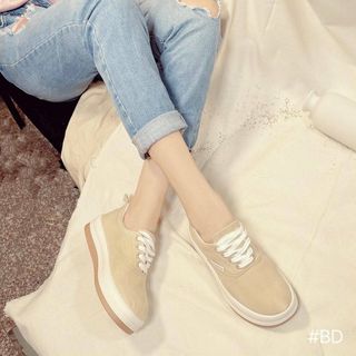 Sneaker đế thô mềm siêu nhẹ