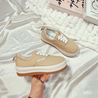 Sneaker đế thô mềm siêu nhẹ