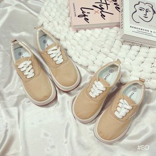 Sneaker đế thô mềm siêu nhẹ