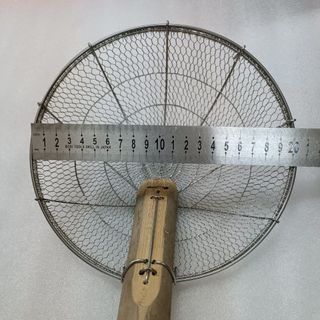 Vợt trụng mì inox 2 tấc (20cm) cán tre vớt rau; xương; bánh mứt