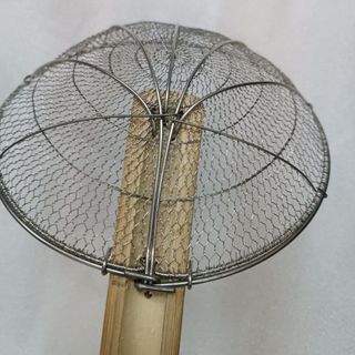 Vợt trụng mì inox 2 tấc (20cm) cán tre vớt rau; xương; bánh mứt