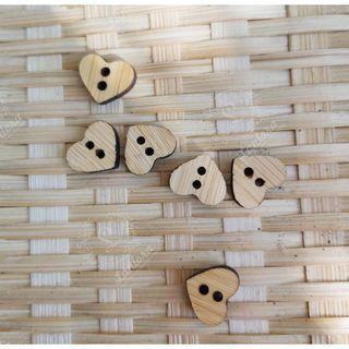 Set 30 trái tim gỗ tre, cúc gỗ 2 lỗ loại 3cm, 2cm và 1.5cm dùng làm đồ handmade, phụ liệu may mặc